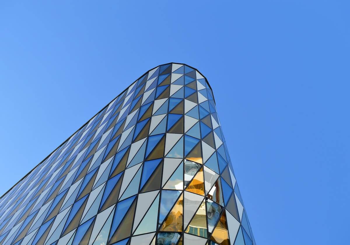 阿森纳女足问鼎首届女足冠军杯 温格现身颁奖典礼